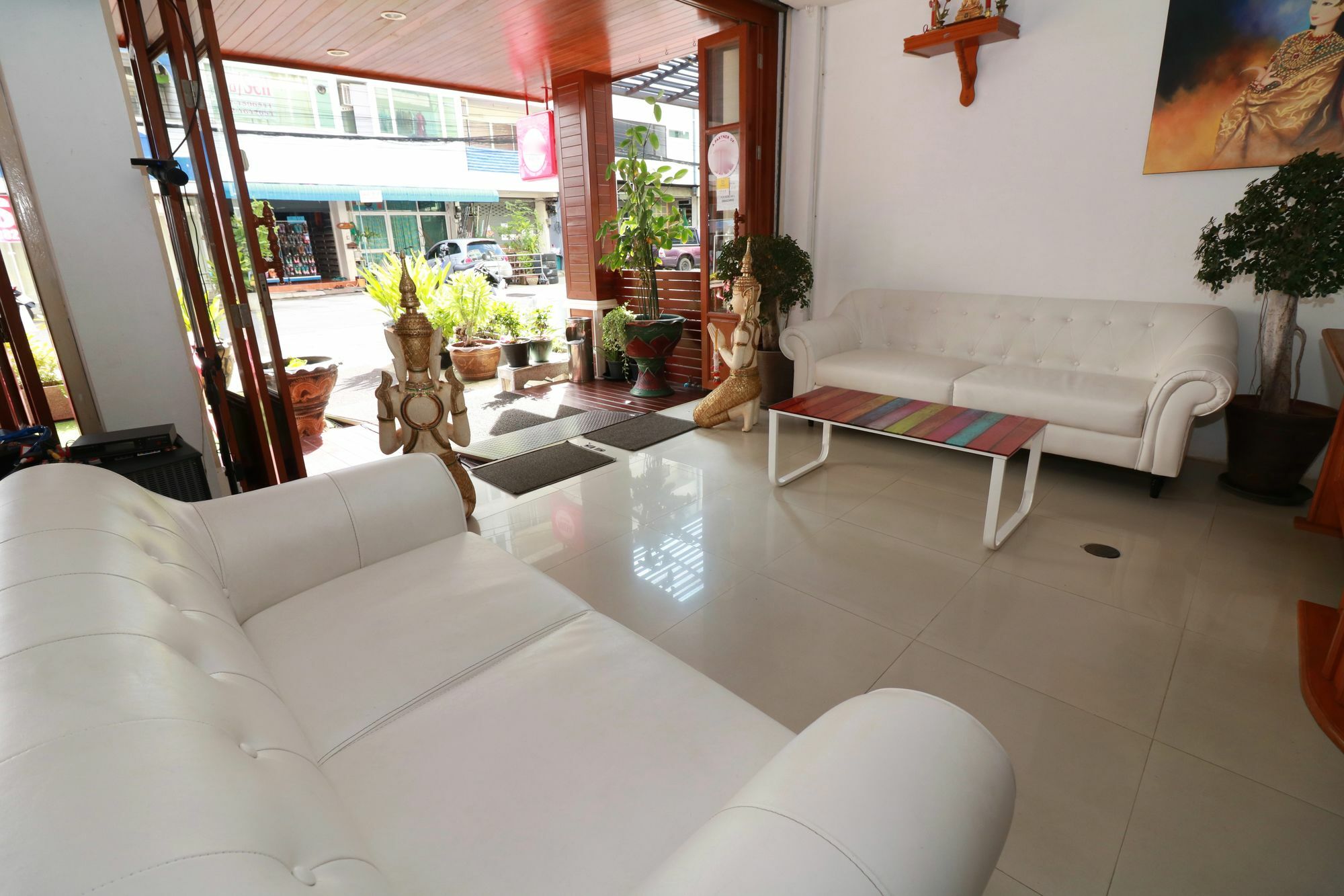 Khách sạn Exhicon New Life Classic Patong